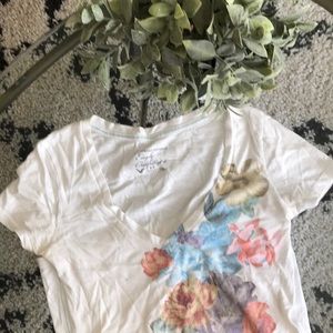 American eagle floral v neck